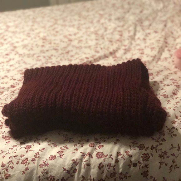 Chunky Burgandy Scarf - Picture 3 of 5